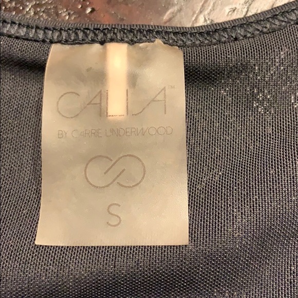 Calla black exercise top with built-in bra - Picture 4 of 4